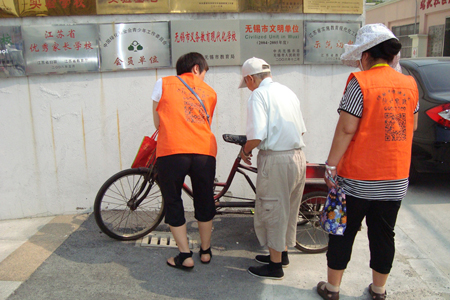 伙计家政2014-6-13参加通江街道“大蓬车”为老服务活动